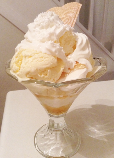 A delicious lemon meringue ice cream sundae