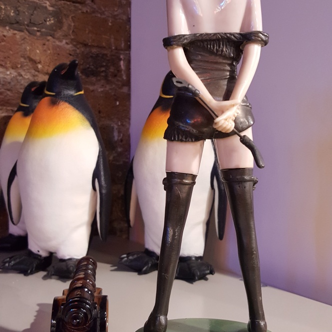 penguin-burlesque-at-bloom-perfumery-love-to-smell-live-2016